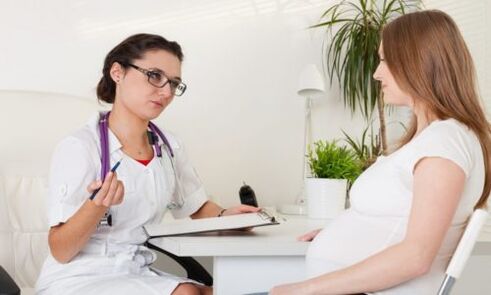 Le médecin sélectionne le médicament antibactérien individuellement